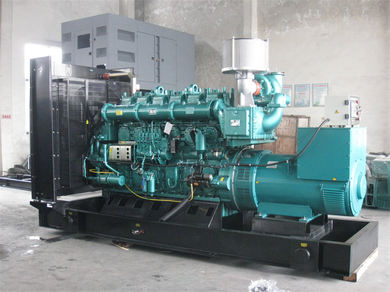 凤县200KW 柴油发电机的油耗是多少？